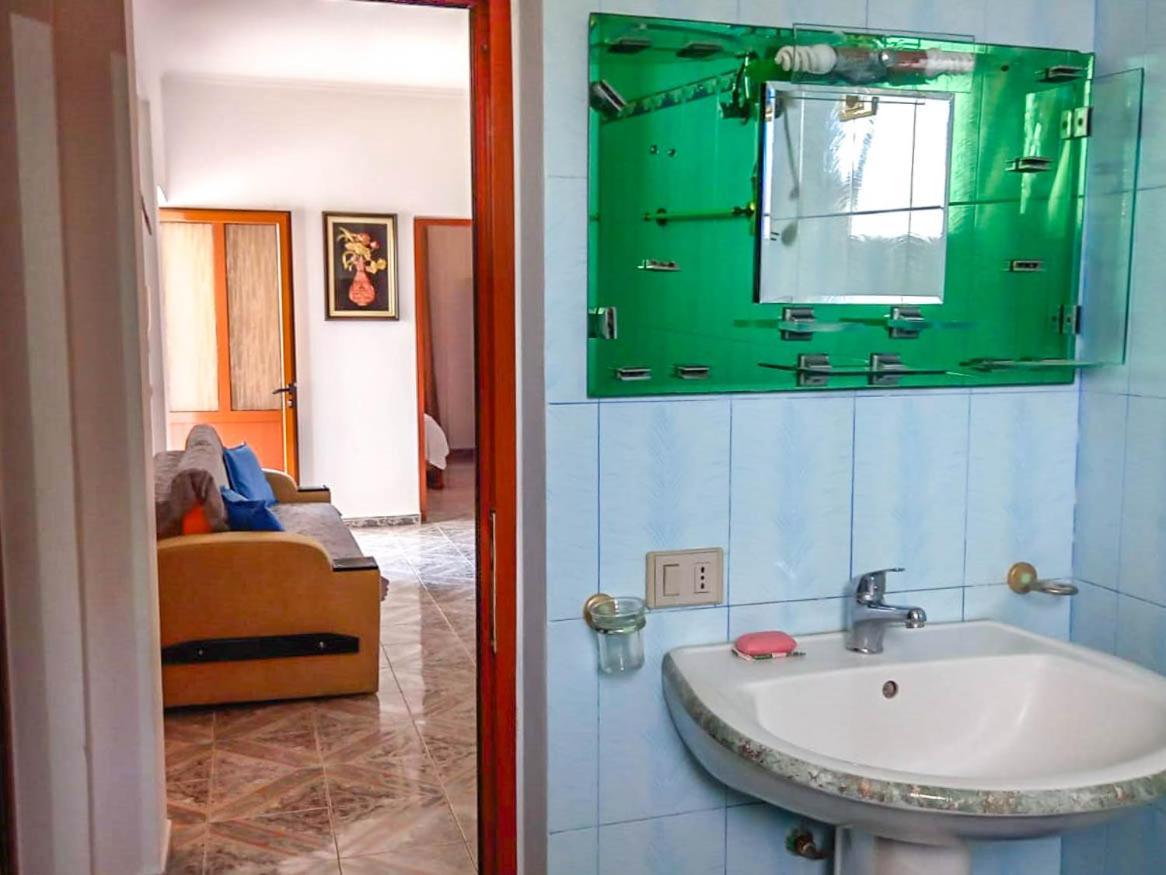 Sea View Apartments Vlore Bagian luar foto
